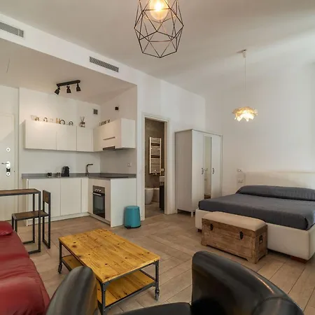 Guesthost - Ostiense Modern Roma
