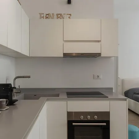 Guesthost - Ostiense Modern * Rom